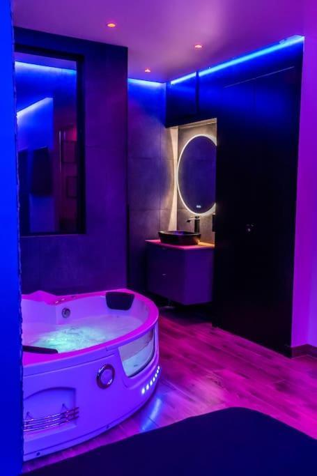 Blue Night - Jacuzzi - Bord De Seine Corbeil-Essonnes Exterior foto