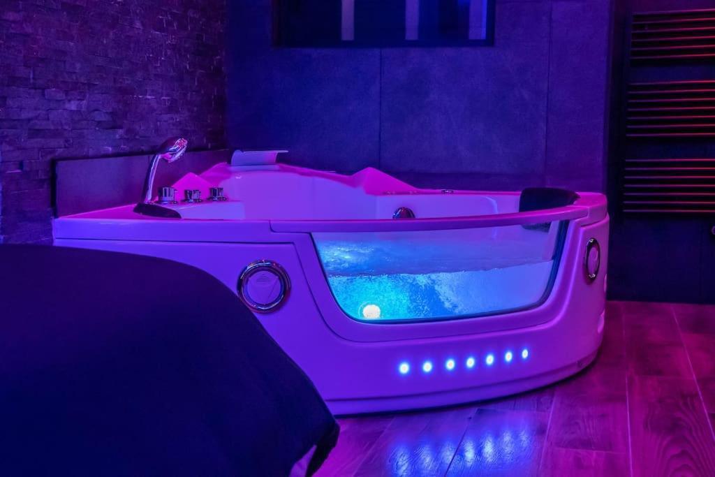 Blue Night - Jacuzzi - Bord De Seine Corbeil-Essonnes Exterior foto