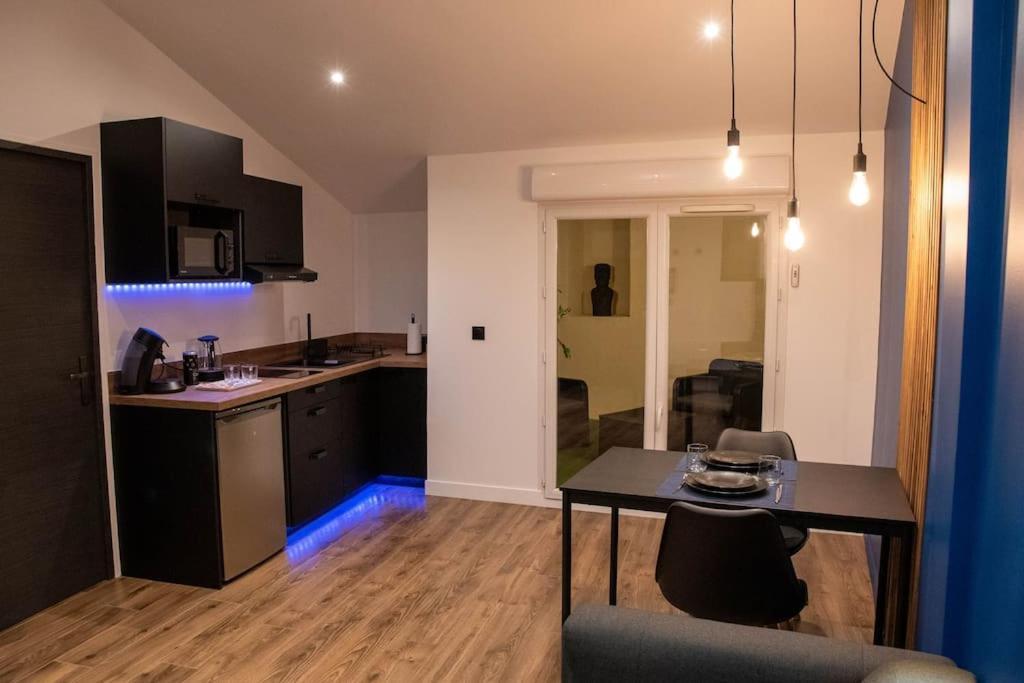 Blue Night - Jacuzzi - Bord De Seine Corbeil-Essonnes Exterior foto